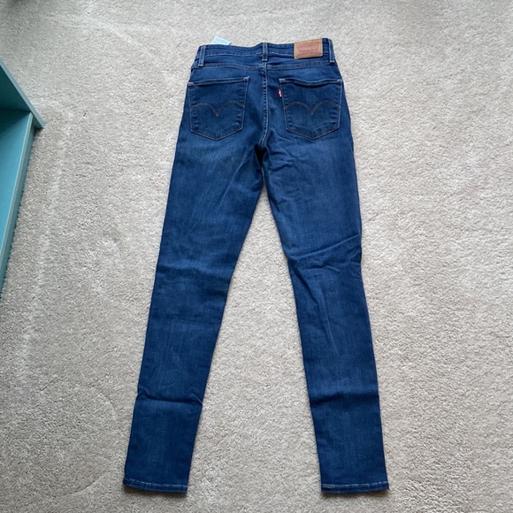 Levi Strauss 721 High Rise Skinny - size 26 medium wash with rip - Picture 4 of 5
